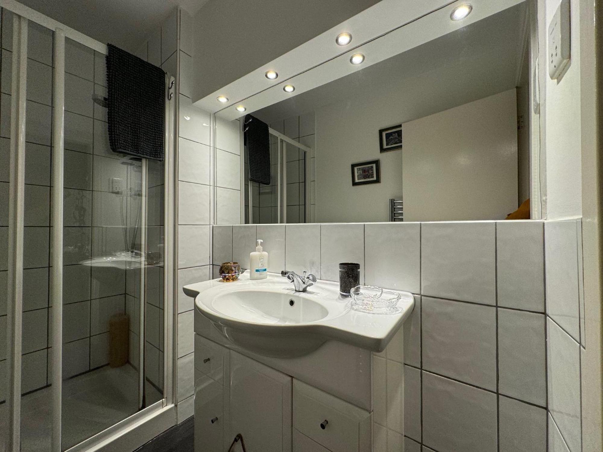 Edinburgh Two Bedroom Apartment With Free Side Street Parking 24 Hours Eksteriør bilde
